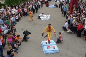 Photo: www.sasamon.burgos.es/fiestas/el-colacho