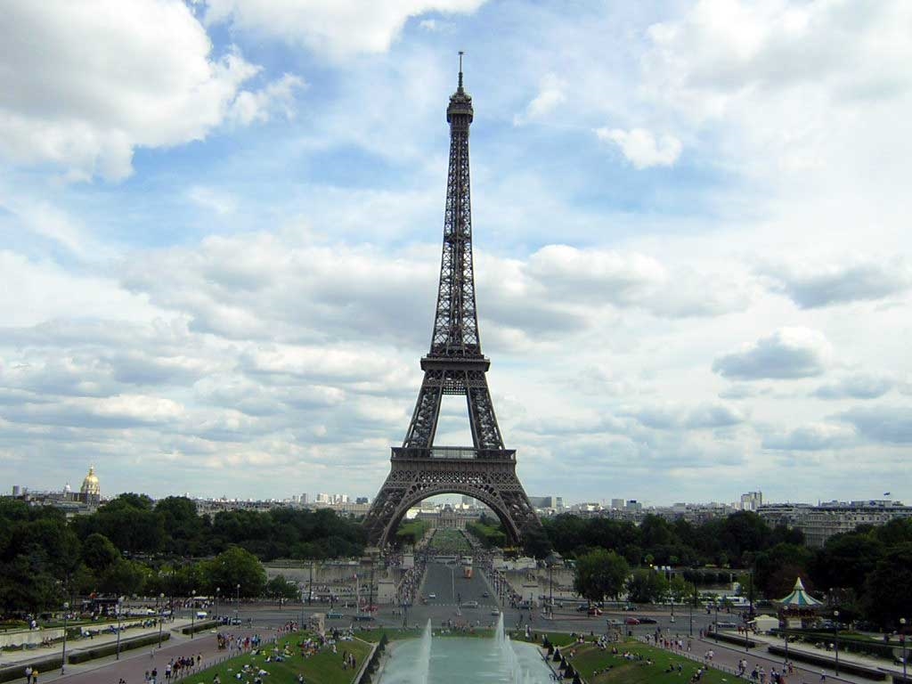 Eiffel Tower, Paris - Photo by Schnuffel