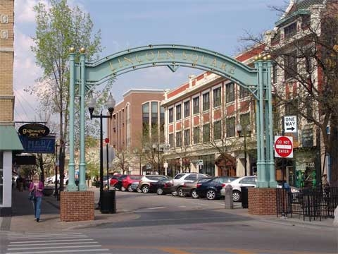 Lincoln Square - Chicago - Photo by: www.facebook.com/LincolnSquare.Ravenswood.CC/?fref=nf