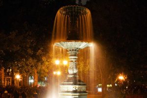 St-Louis Square Montréal Fountain Night Lights - Photo by: Maurice Nante [Via-pixabay.com]