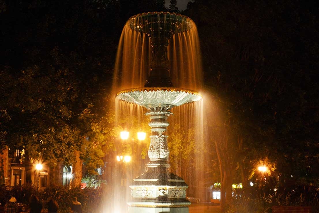 St-Louis Square Montréal Fountain Night Lights - Photo by: Maurice Nante [Via-pixabay.com]