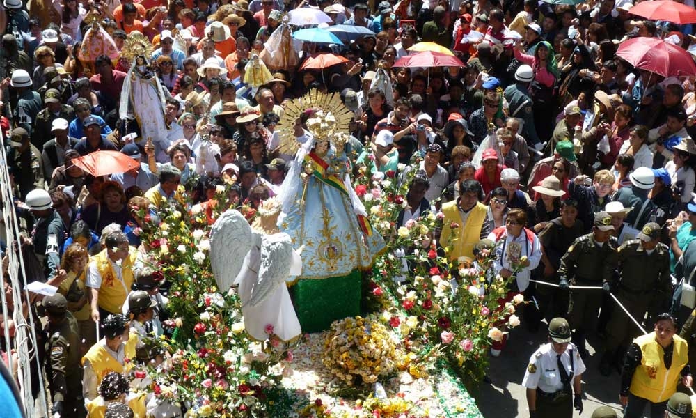 Fiesta de la Virgen de Urkupiña (Urkapinia) festival) - Photo by: www.urcupina.com